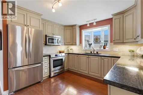 228 Glenariff Drive Freelton ON L8B 1A5