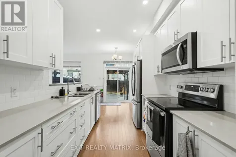 656 Putney Crescent West Ottawa ON K2S 2N7