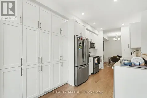 656 Putney Crescent West Ottawa ON K2S 2N7