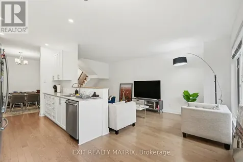 656 Putney Crescent West Ottawa ON K2S 2N7