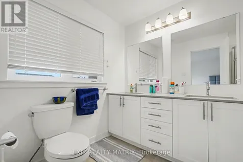 656 Putney Crescent West Ottawa ON K2S 2N7