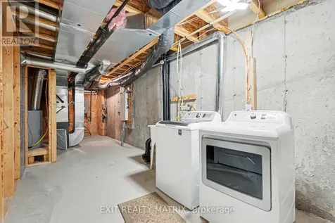 656 Putney Crescent West Ottawa ON K2S 2N7