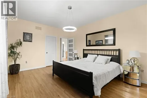 8424 Mulberry Drive Niagara Falls ON L2H 0K4