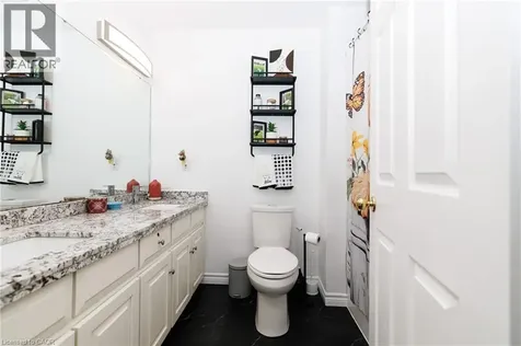 35 Brookfield Boulevard Dunnville ON N1A 3G2