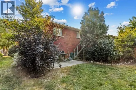 82 Whitlaw Way Paris ON N3L 4B5
