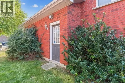 82 Whitlaw Way Paris ON N3L 4B5