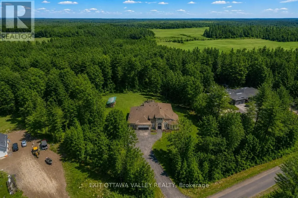740 Walford Road Laurentian Valley ON K8A 6W5