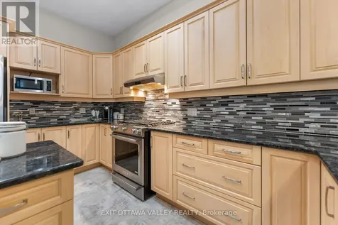740 Walford Road Laurentian Valley ON K8A 6W5