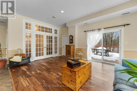740 Walford Road Laurentian Valley ON K8A 6W5