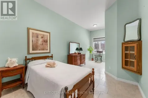 740 Walford Road Laurentian Valley ON K8A 6W5