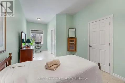 740 Walford Road Laurentian Valley ON K8A 6W5