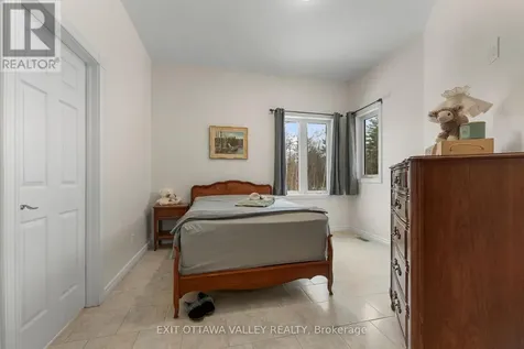 740 Walford Road Laurentian Valley ON K8A 6W5