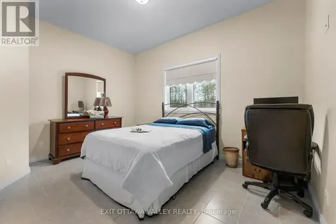 740 Walford Road Laurentian Valley ON K8A 6W5