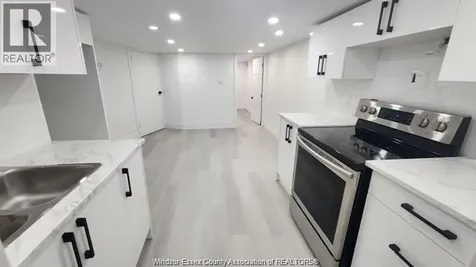 989 Oak Avenue Windsor ON N9A 5G3