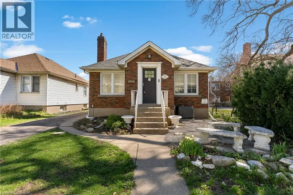 14 Dunlop Drive St. Catharines ON L2R 1A3