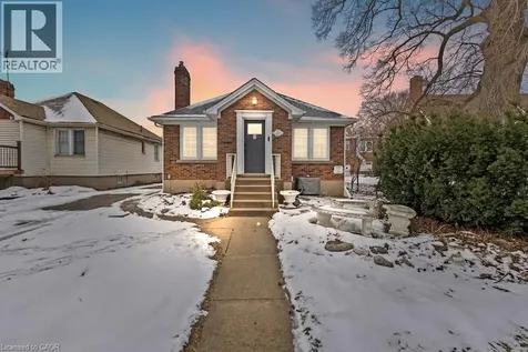 14 Dunlop Drive St. Catharines ON L2R 1A3