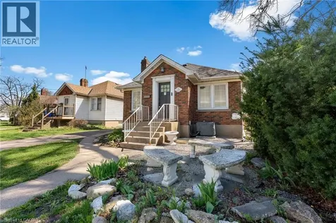 14 Dunlop Drive St. Catharines ON L2R 1A3