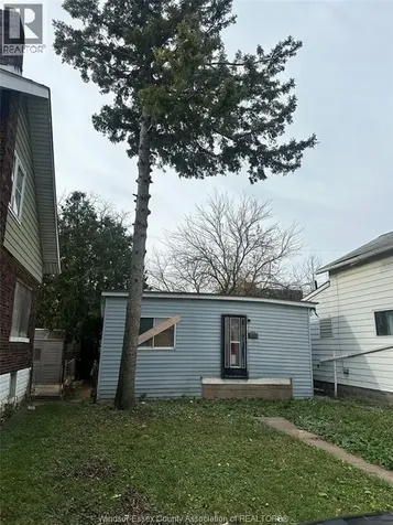 1679 Highland Windsor ON N8X 3R9