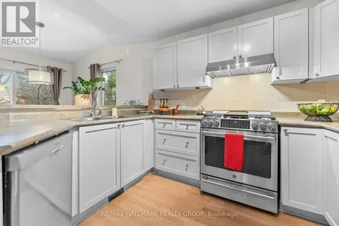 42 Nortoba Crescent Ottawa ON K2T 1H5