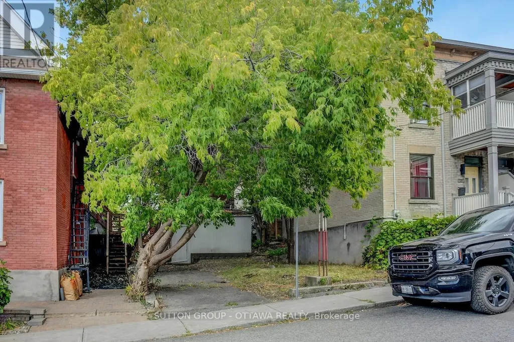 133 Eccles Street Ottawa ON K1R 6S7