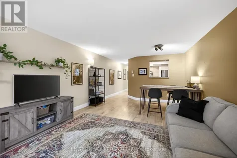 35 Robinson Avenue Ottawa ON K1N 8N8