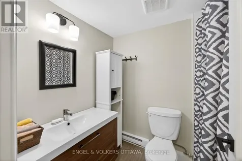 35 Robinson Avenue Ottawa ON K1N 8N8
