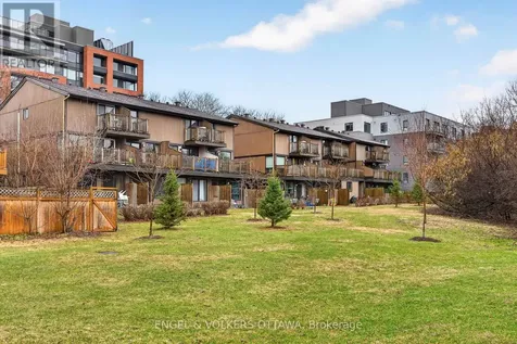 35 Robinson Avenue Ottawa ON K1N 8N8