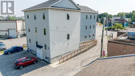 17 Moore Street Carleton Place ON K7C 2R4