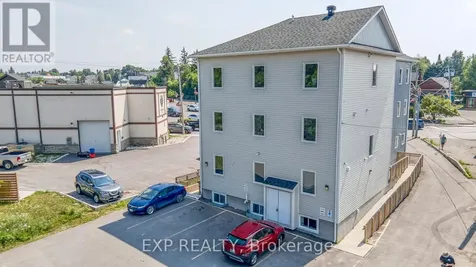 17 Moore Street Carleton Place ON K7C 2R4