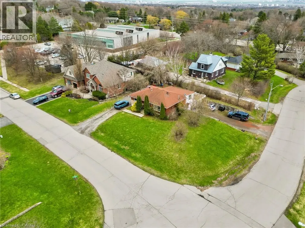 13 Mcdonald Court Waterdown ON L9H 7G1