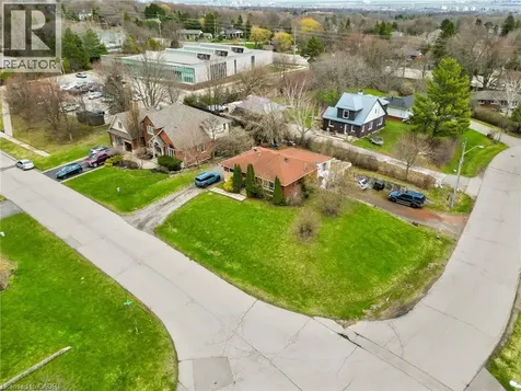 13 Mcdonald Court Waterdown ON L9H 7G1