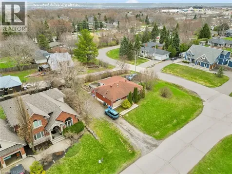 13 Mcdonald Court Waterdown ON L9H 7G1