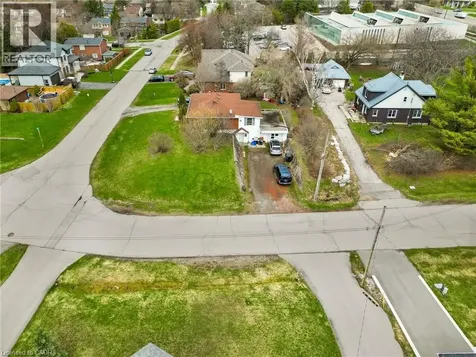 13 Mcdonald Court Waterdown ON L9H 7G1