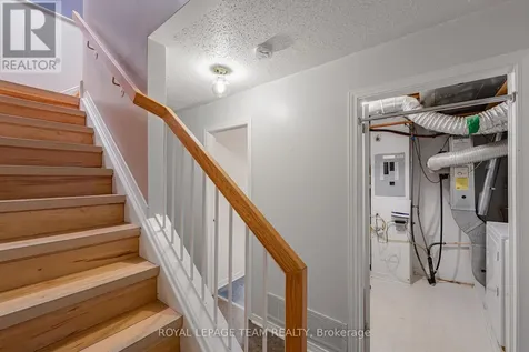 1615 Locksley Lane Ottawa ON K1J 1B6