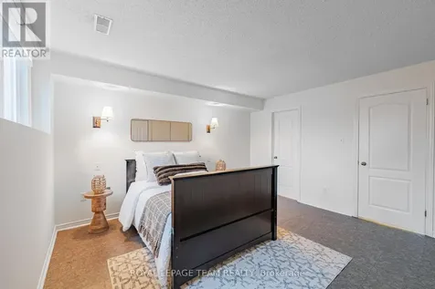 1615 Locksley Lane Ottawa ON K1J 1B6
