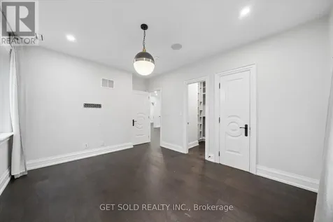 5040 Mount Nemo Crescent Burlington ON L7M 0T6