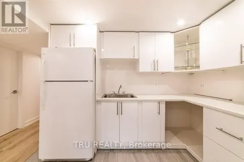 2424 Iris Street Ottawa ON K2C 1C6