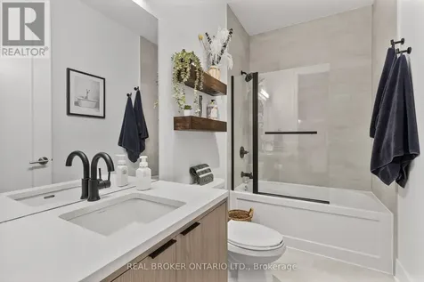 185 Dunlop Street East Barrie (lakeshore) ON L4M 0L7