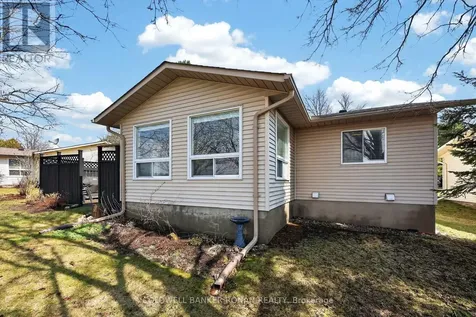 105 Tecumseth Pines Drive New Tecumseth ON L0G 1W0