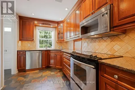 215 Springfield Road Ottawa ON K1M 0L1