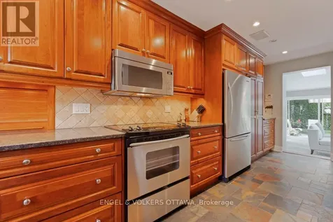 215 Springfield Road Ottawa ON K1M 0L1