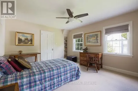215 Springfield Road Ottawa ON K1M 0L1