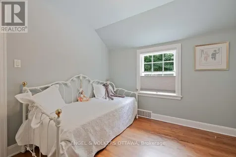 215 Springfield Road Ottawa ON K1M 0L1