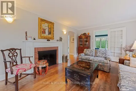 215 Springfield Road Ottawa ON K1M 0L1