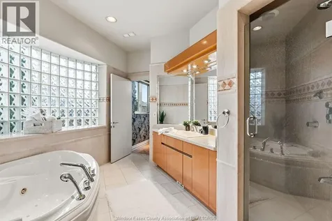 4572 Lake Grande Court Windsor ON N9G 2R3