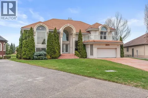 4572 Lake Grande Court Windsor ON N9G 2R3