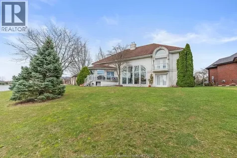 4572 Lake Grande Court Windsor ON N9G 2R3