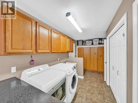 1098 Stoneybrook Crescent Windsor ON N9G 2Y3