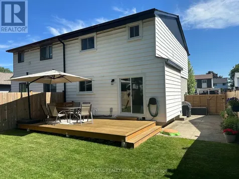 28 Debby Crescent Brantford ON N3R 7A4