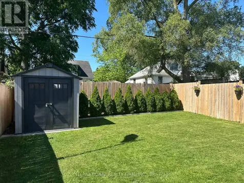 28 Debby Crescent Brantford ON N3R 7A4